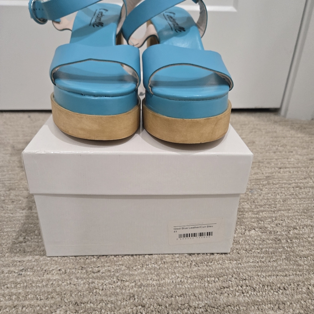 BNIB Blue Platform Sandals - Picture 8 of 9
